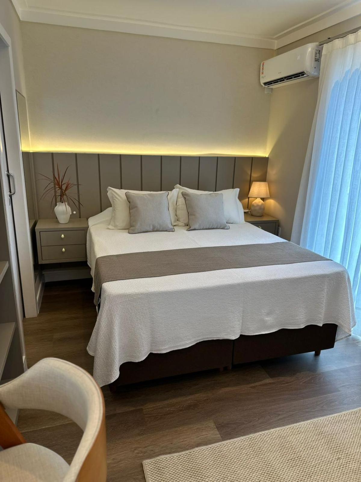 Deluxe Double Room Bath