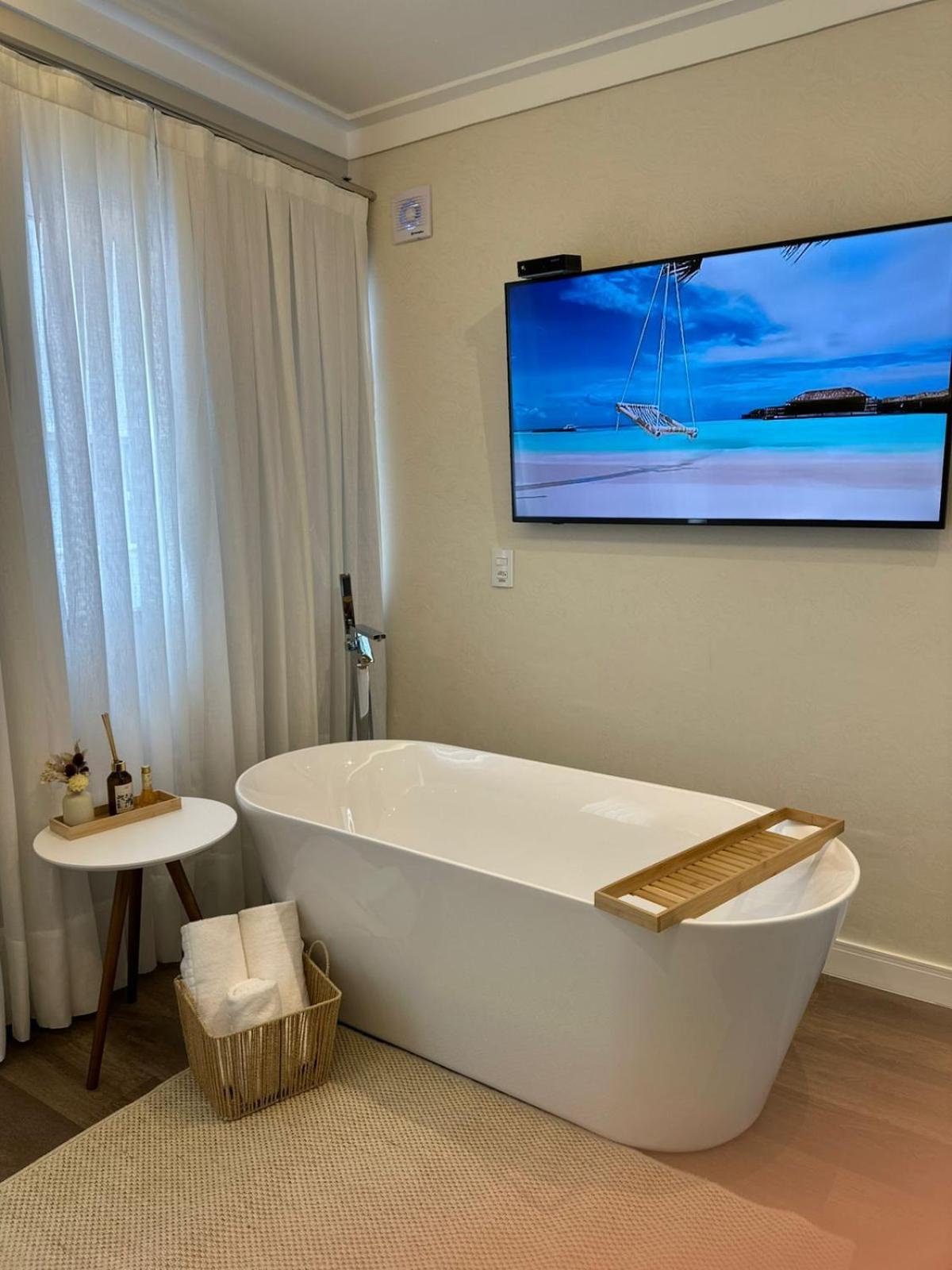 Deluxe Double Room Bath